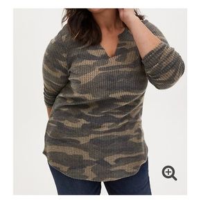 TORRID CAMO BRUSHED WAFFLE KNIT NOTCH TOP. 3x